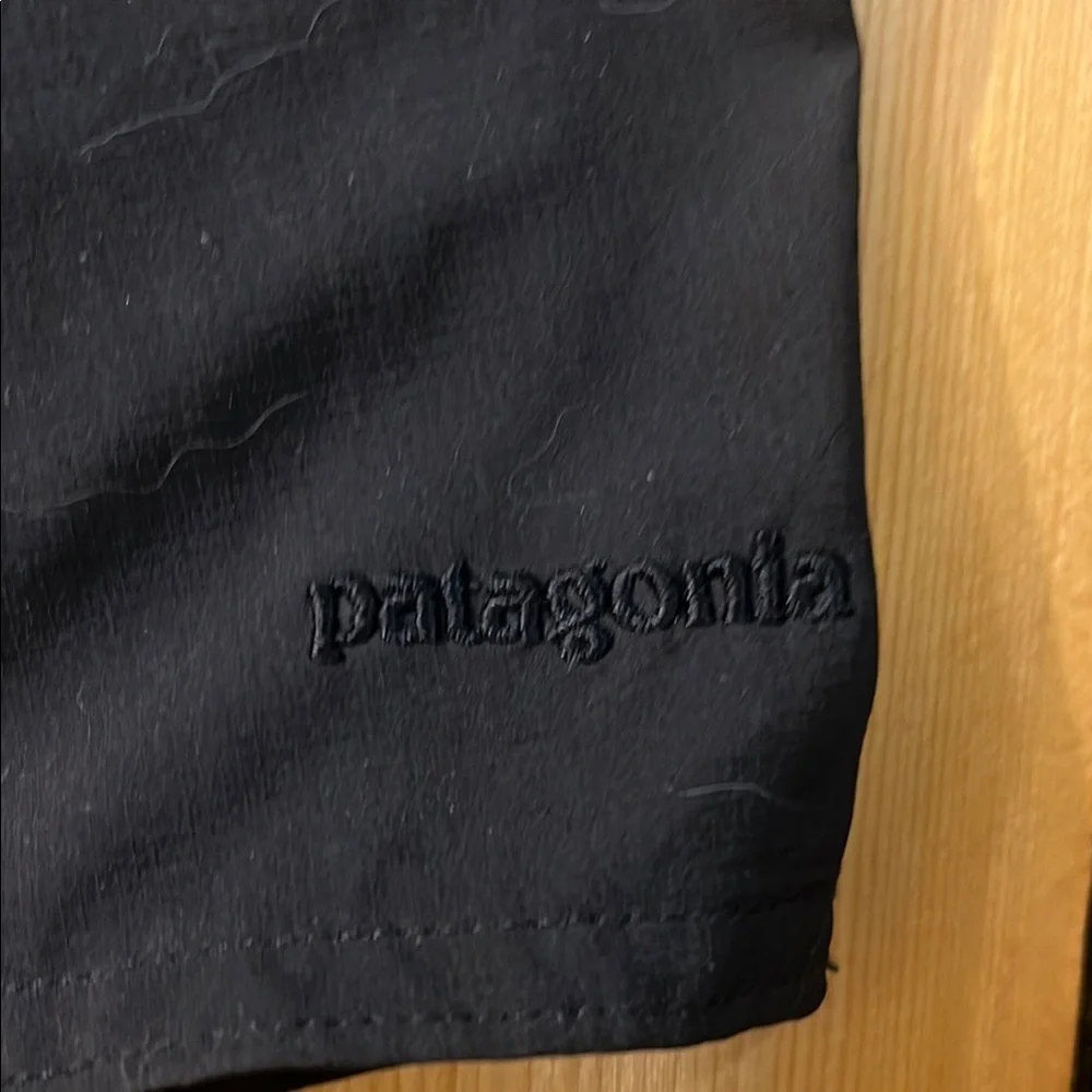 Patagonia women’s size 10 Black lace up board short - Picture 2 of 5